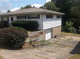 148 Phillips St, Weirton, Wv 26062  For Rent