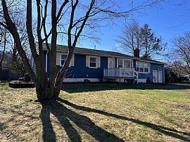 7 Whitney Ln, West Haven, Ct 06516  House For Rent