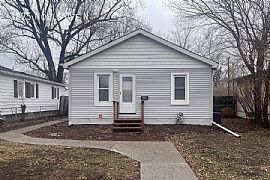 3825 Noble Ave N, Robbinsdale, MN 55422