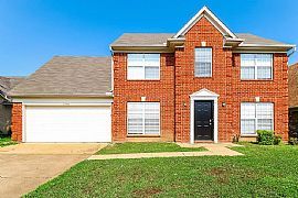 5740 Hunters Chase Dr, Southaven, MS 38672