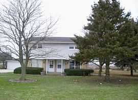 Town of Raymond Country Townhouse