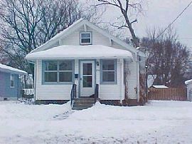 3 bedroom for rent available Nov. 15