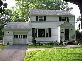 Beautiful 3 Bedroom Colonial Home In Excellent School District