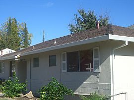 $1290-Great 3br house in Land Park Area