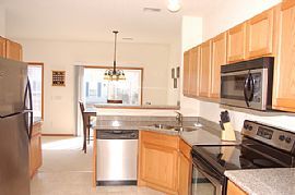 $1250 2BR, 2.5BA Shakopee Townhome - Newly Remodeled Kitchen