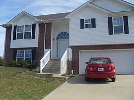 Quiet 3 BR, 3 BA House Close To Ft. Campbell And Everything