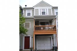 Beautiful 3 Bedroom Townhome with Garage - Available