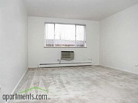 Super Sharp 1 Bedroom Apartment with Up to One Month Free 