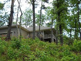 Lovely 3 Bedroom Tree Top Home with Beautiful Wood Trim