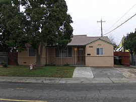 Nice 3 Bedroom Home Near Transportation and Shopping