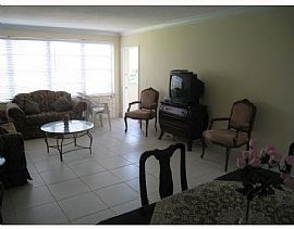 Ideal 1 Bedroom Apartment with Community Pool, and Club House