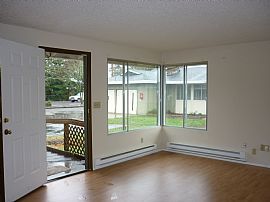Newly Remodeled 2 Bedroom Apartment with New Flooring