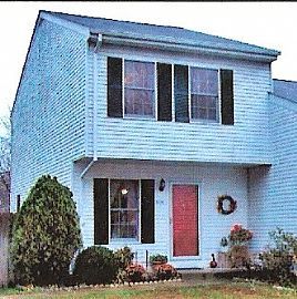 Cozy 2 Bedroom Townhouse with Lots of Storage and Great Schools