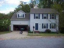 Great 4 Bedroom Family Home with Breakfast Nook Area