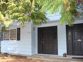 Great 2 Story, 3 Bedroom Colonial Townhouse in NW Corvallis