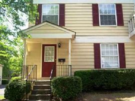 Lovely 2 Bedroom Townhouse Style Condo with Garage!