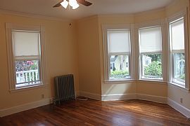 Cozy 2 Bedroom Apartment with Short Walk to Commuter Rail