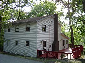 Appealing 3 Bedroom Home with Fireplace and Office in Pocono 