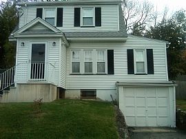 Beautiful 2 Bedroom Single Family Home - 18 Miles From Manhattan