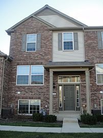 Modern, Tri-Level, 3 Bedroom Townhouse with Basement
