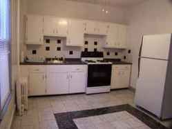 Well Maintained 1 Bedroom Apartment with Hardwood Flooring
