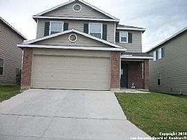 Spacious 3 Bedroom Home - Minutes From Lackland AFB!! 
