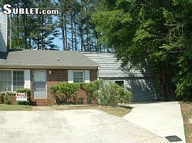 Atlanta Area Townhouse with 2 Bedrooms