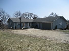 4 Bedroom Home on 2acres Up Against Chain O'Lakes State Park