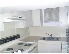 1/1 Wood Floors Washer/dryer in Doral