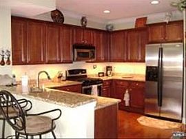 $1250 / 1500ft² - Share Large Luxury Condo at The Grande (river