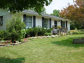  Great Home in The Heart of Clarksville (st. Bethlehem!)