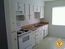 2-Bed 1- Bath Unit in Four-Plex. 975 Moves You In.
