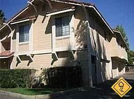 Great Location Quiet Community Townhome with 2 Car