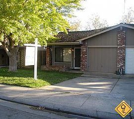 Sacramento - Spacious 913 Square Foot Duplex Offer