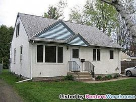 Clean 3br/2br Single Family Home
