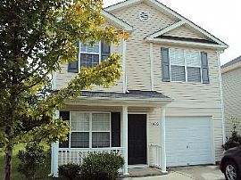 3 Bed, 2.5 Bath House Minutes From I-77