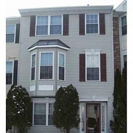 Beautifully Maintained Town Home 4br 3 5