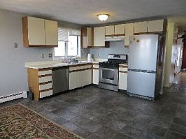Updated 3 Bdrm Townhouse in Revere