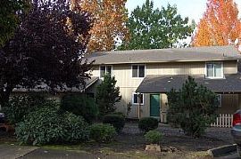 Spacious Townhome with Garage on Cul-De-
