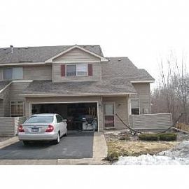 Fantastic End Unit Townhome in Rogers
