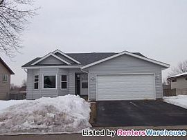 Gorgeous 3 Bedroom 2 Bath Home in Apple