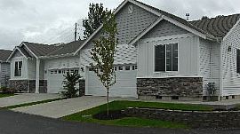 Great Townhome Available 04/10/13