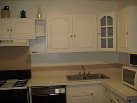 Spacious One Bedroom (650 Sq Ft) Apartment in Duplex (lower Apt